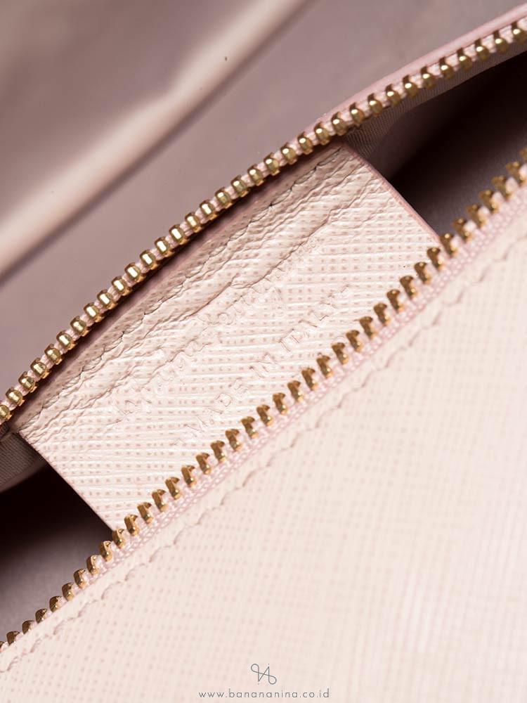 SALVATORE FERRAGAMO Vara Ginny Crossbody Nude