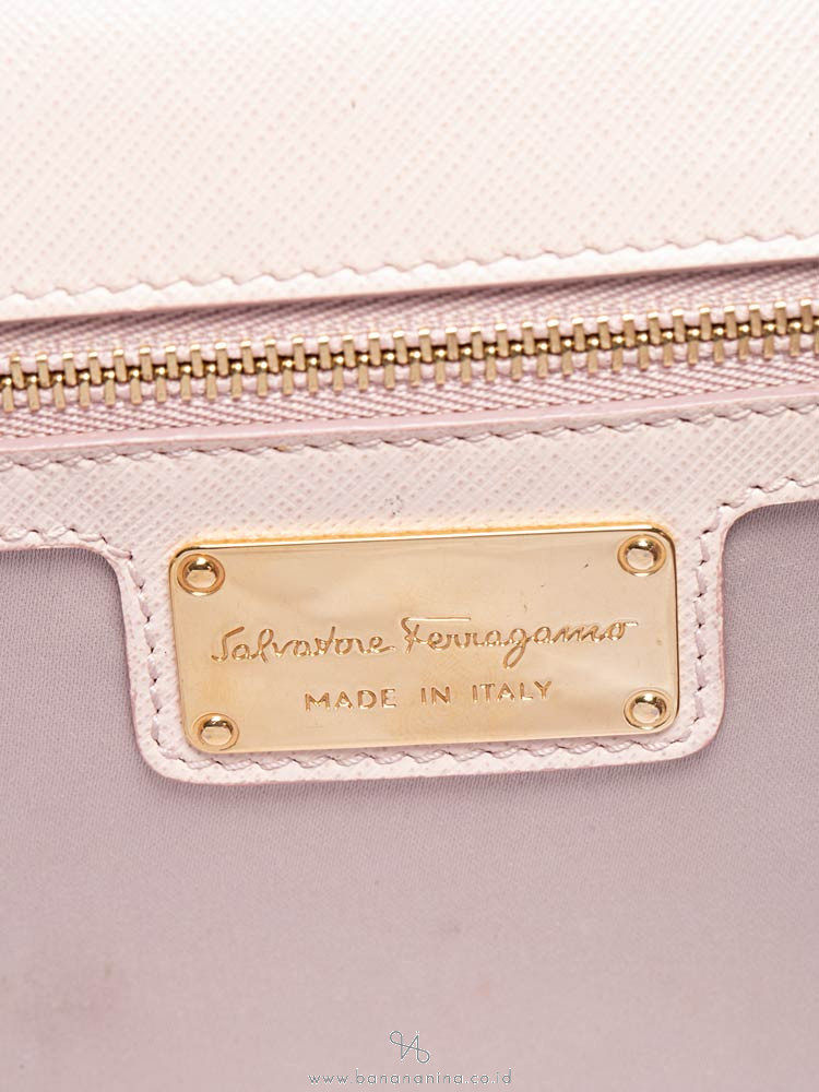 SALVATORE FERRAGAMO Vara Ginny Crossbody Nude