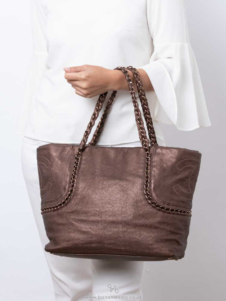 CHANEL Metallic Luxe Ligne Shopper Bronze