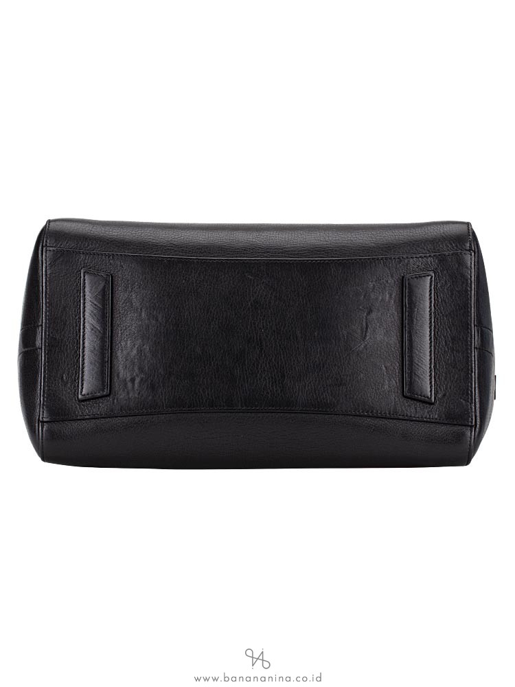 GIVENCHY Grained Leather Medium Antigona Black