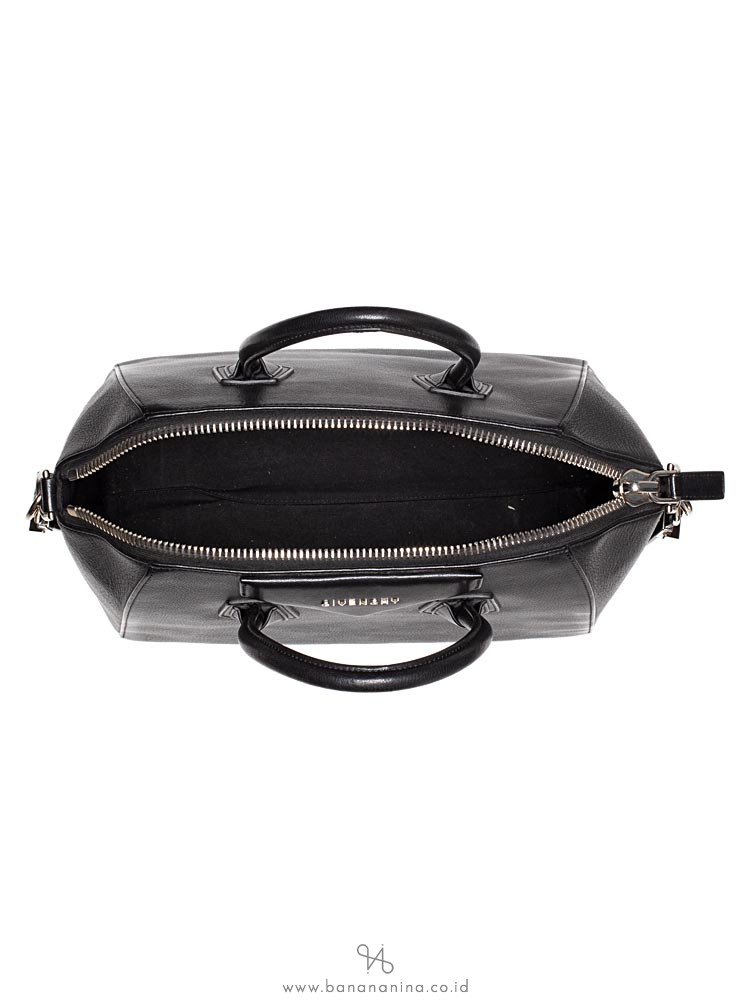 GIVENCHY Grained Leather Medium Antigona Black