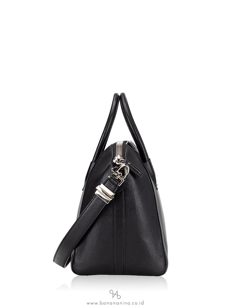 GIVENCHY Grained Leather Medium Antigona Black