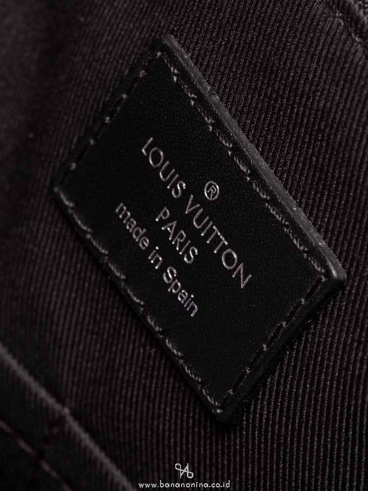 LOUIS VUITTON Men Damier Graphite Mick PM