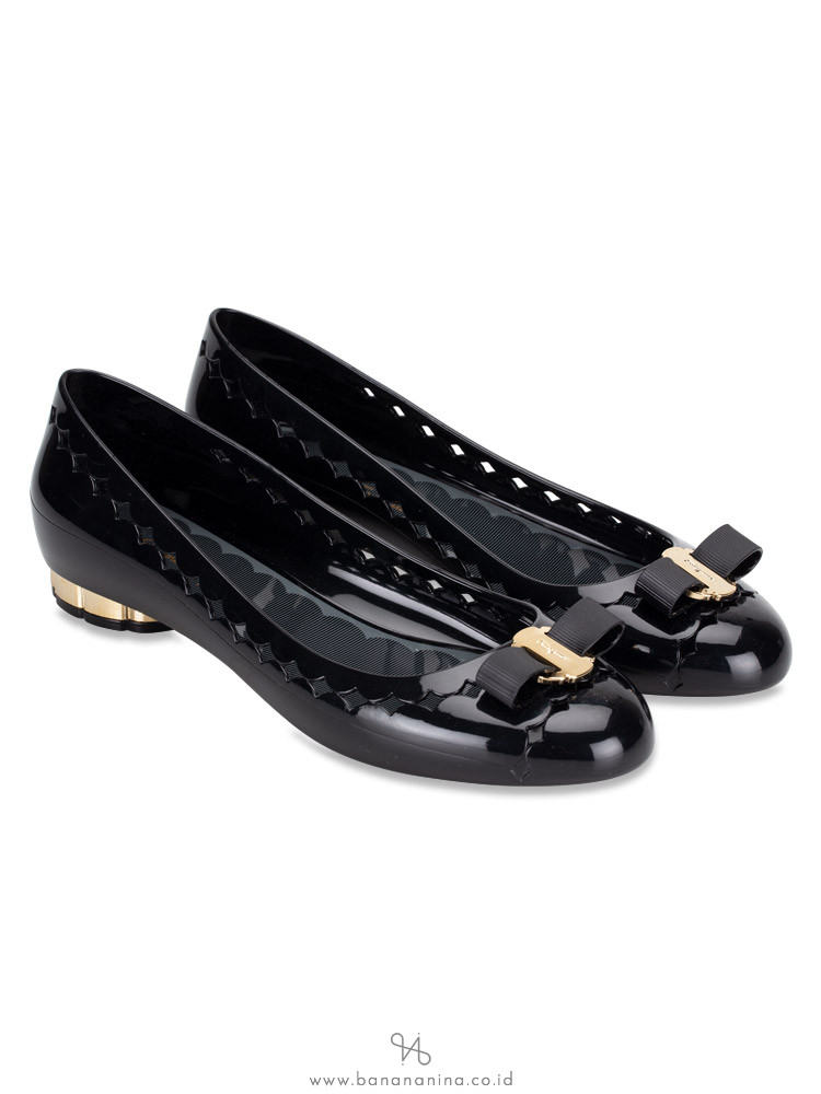 SALVATORE FERRAGAMO Vara Bow Jelly Flat Black Sz 9