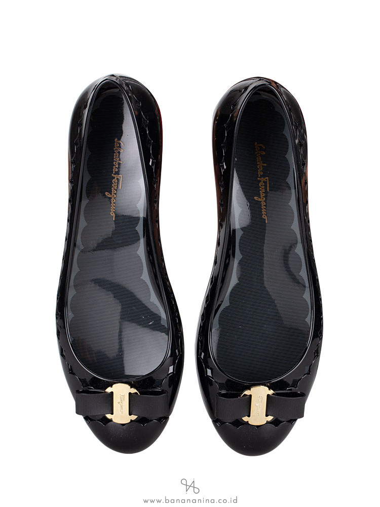 SALVATORE FERRAGAMO Vara Bow Jelly Flat Black Sz 9