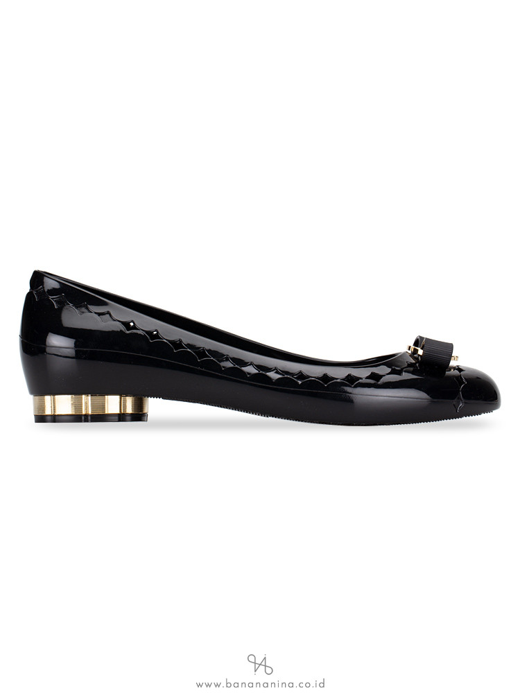 SALVATORE FERRAGAMO Vara Bow Jelly Flat Black Sz 9