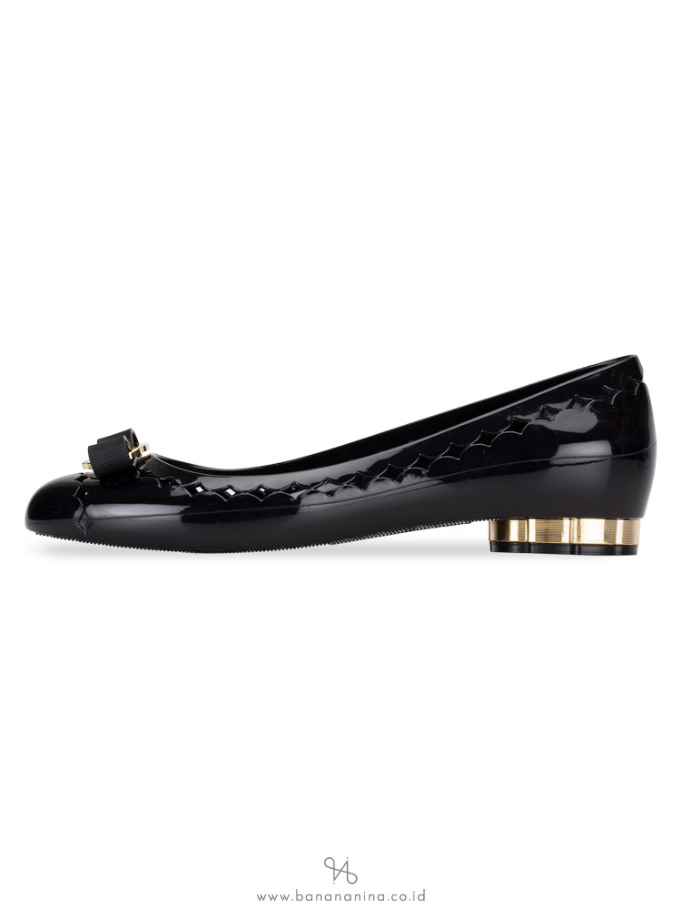 SALVATORE FERRAGAMO Vara Bow Jelly Flat Black Sz 9