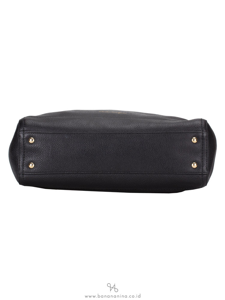SALVATORE FERRAGAMO Ally Leather Hobo Black