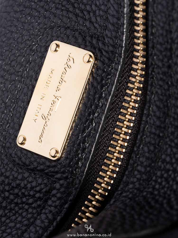 SALVATORE FERRAGAMO Ally Leather Hobo Black