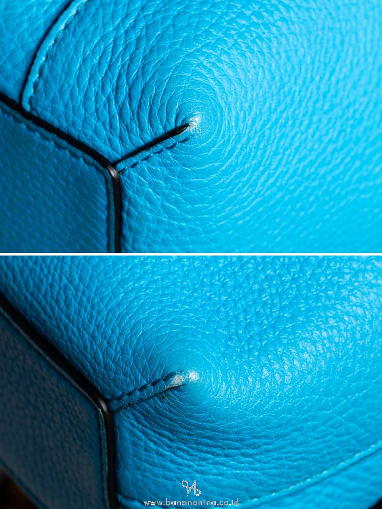 BURBERRY Signature Grain Small Burleigh Crossbody Neon Blue