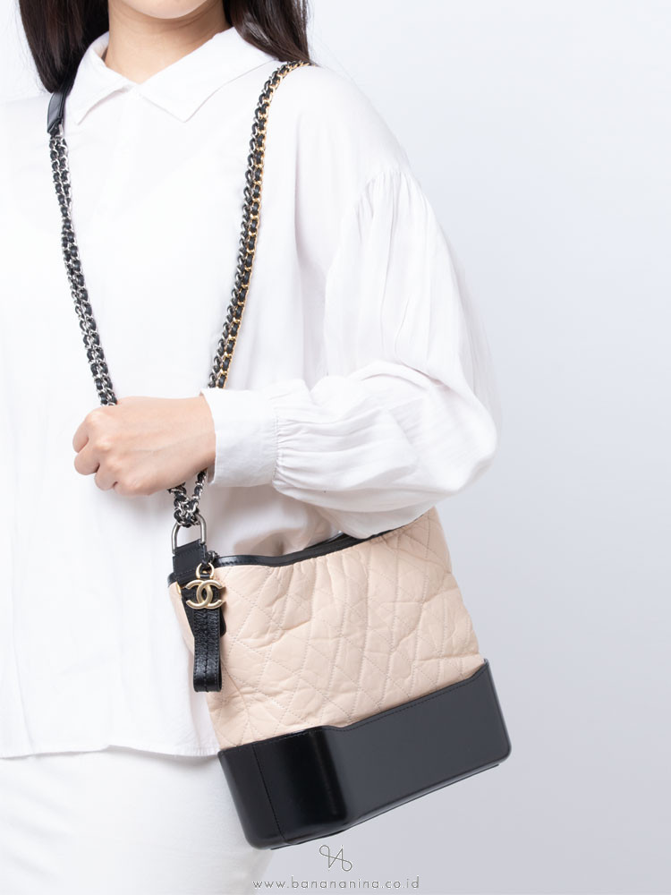CHANEL Aged Calfskin Quilted Medium Gabrielle Hobo Beige Black