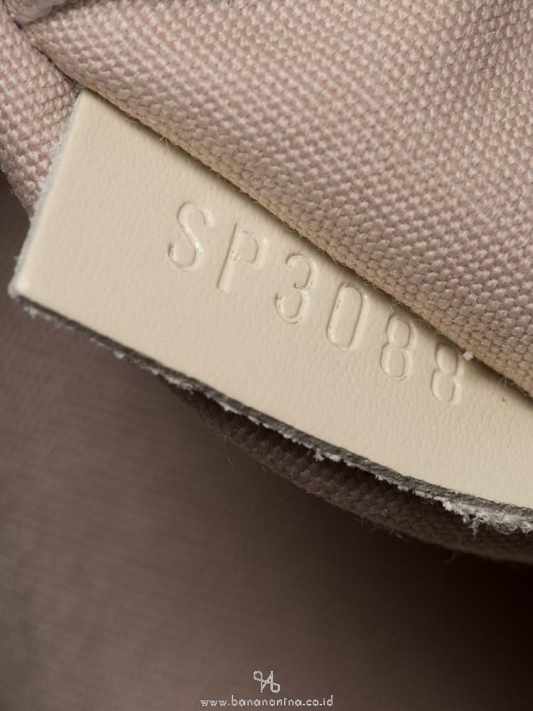 LOUIS VUITTON Epi Speedy 30 Ivory