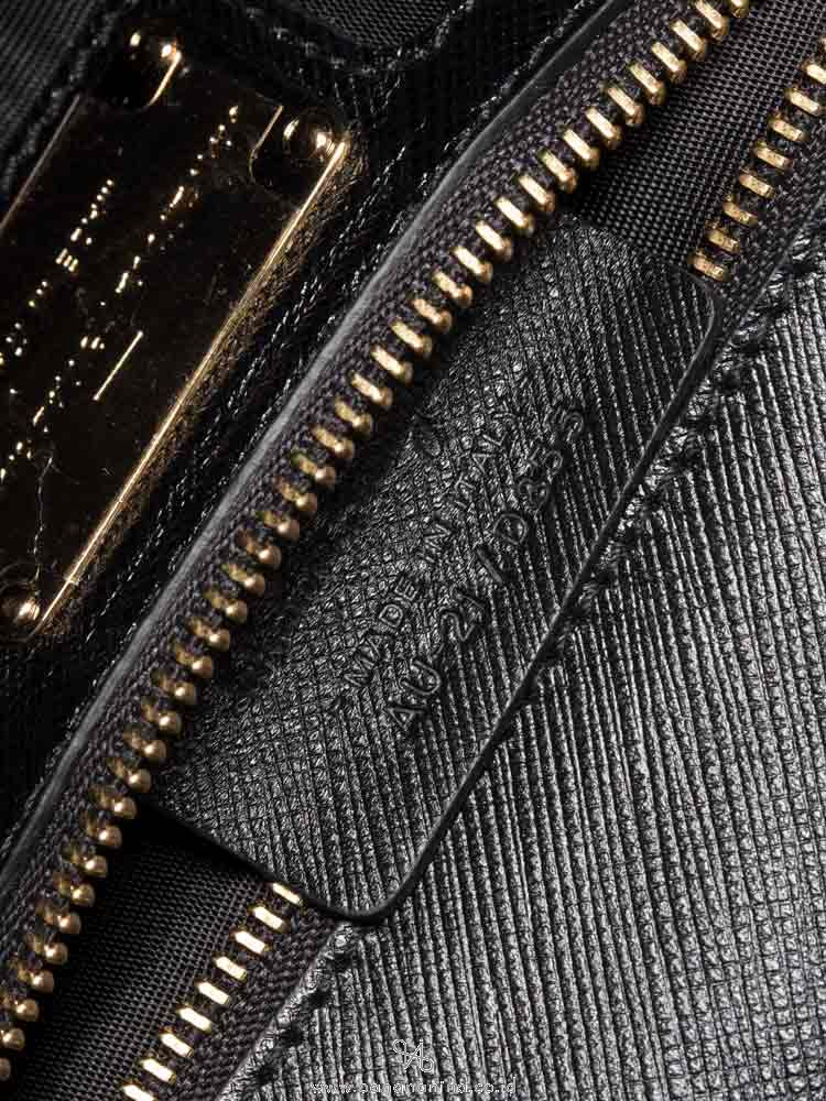 SALVATORE FERRAGAMO Ginny Vara Large Flap Bag Nero