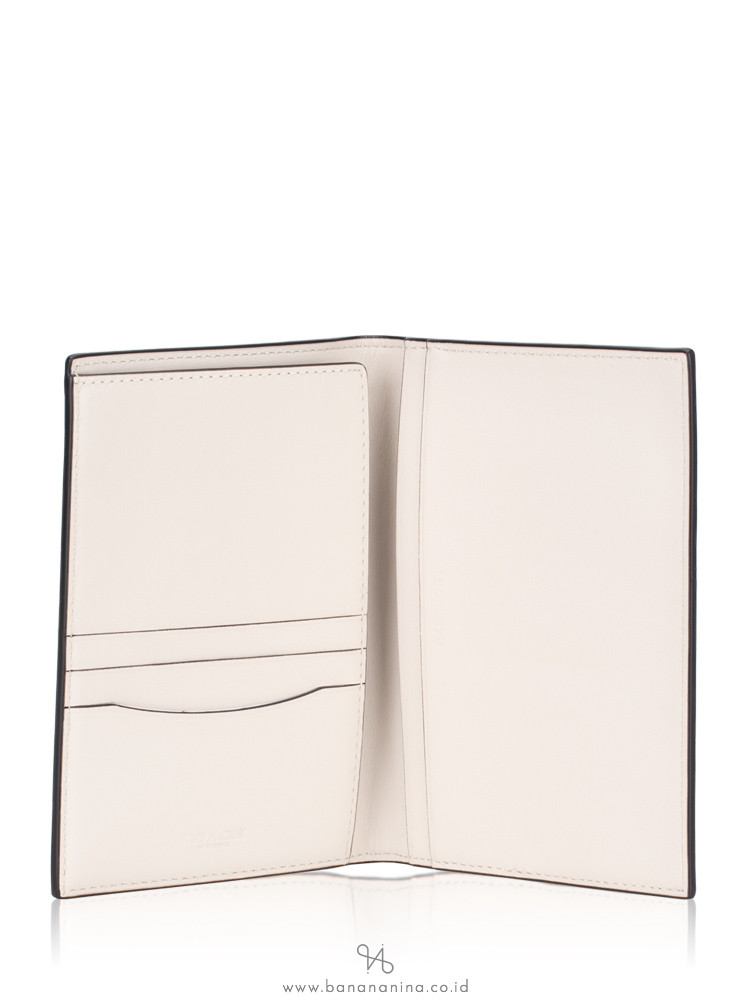 COACH 73082 Vintage Coach Motif Passport Case Chalk Multi