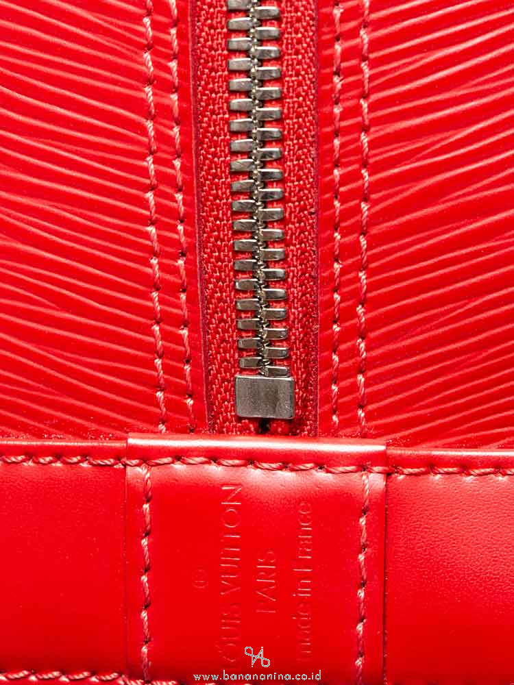 LOUIS VUITTON Epi Alma PM Red