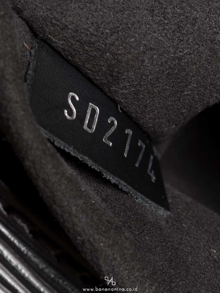 LOUIS VUITTON Epi Marly MM Black