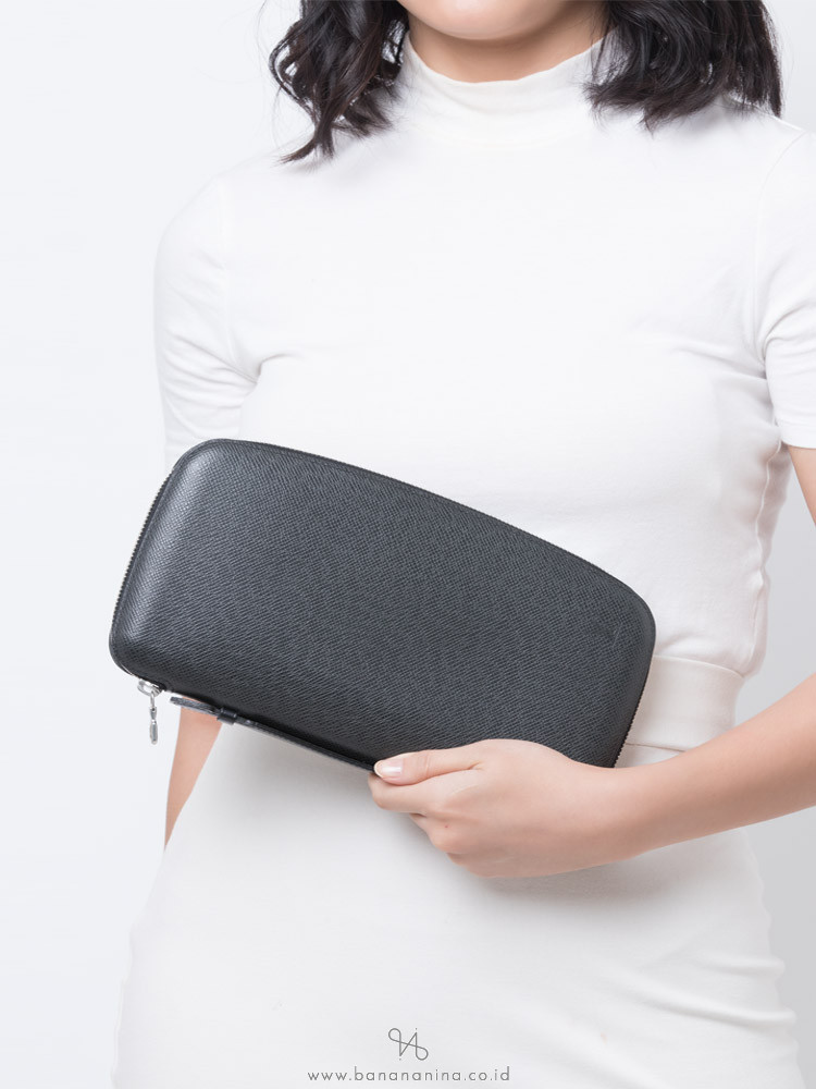 LOUIS VUITTON Taiga Atoll Organizer Ardoise