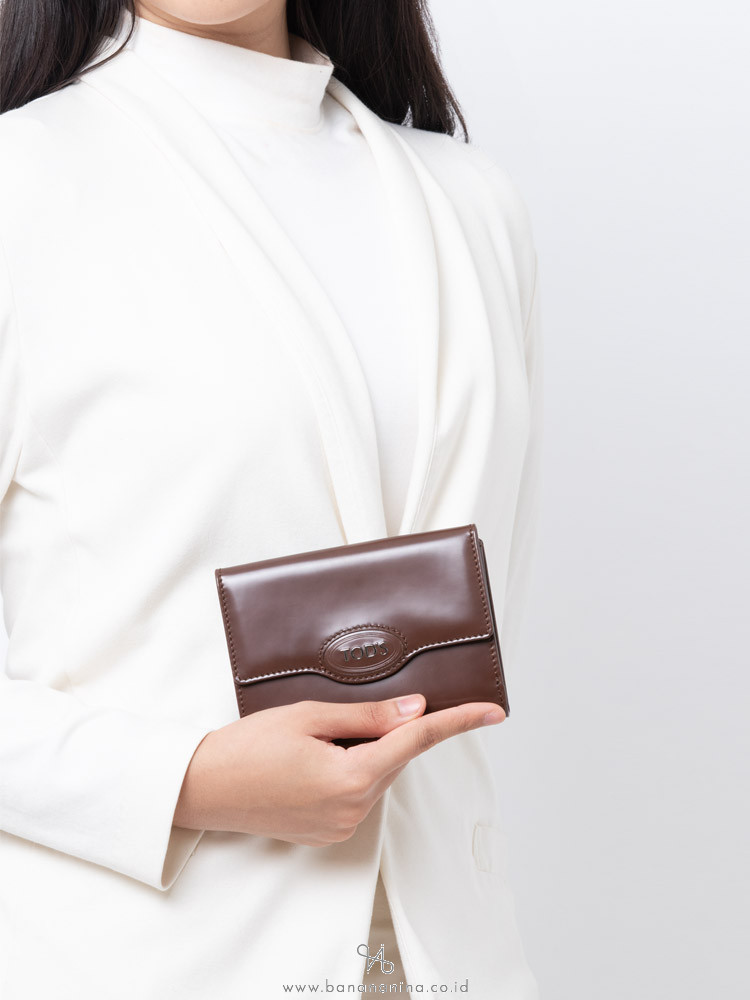 TOD'S Patent Leather Bi-Fold Wallet Brown