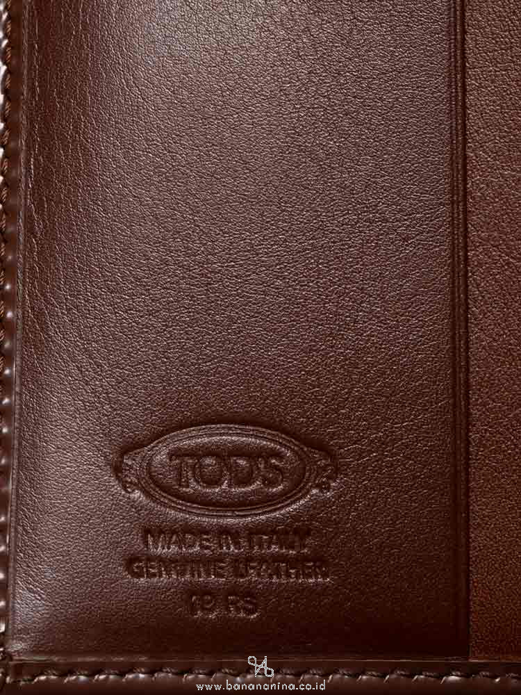 TOD'S Patent Leather Bi-Fold Wallet Brown