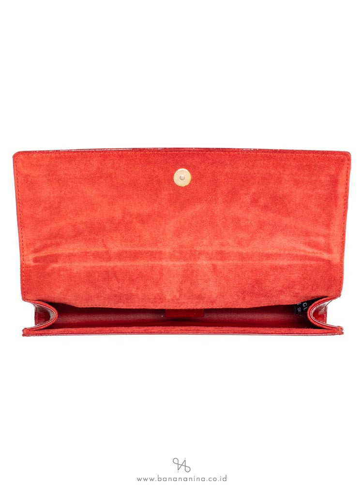 GUCCI Patent Microguccissima Small Broadway Clutch Red