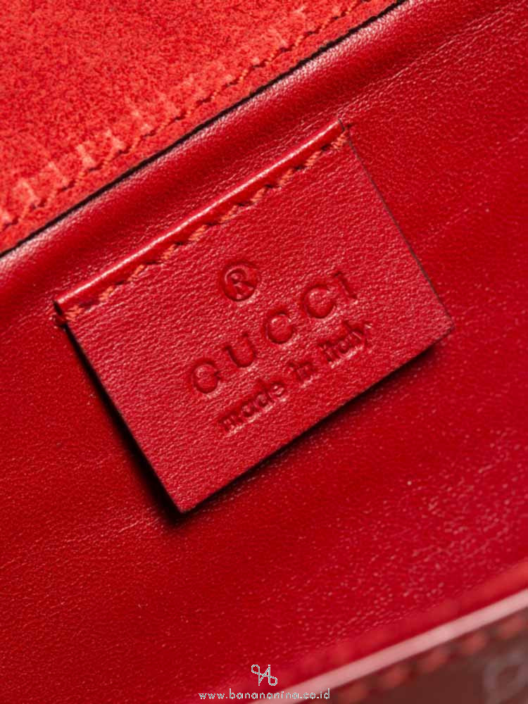 GUCCI Patent Microguccissima Small Broadway Clutch Red