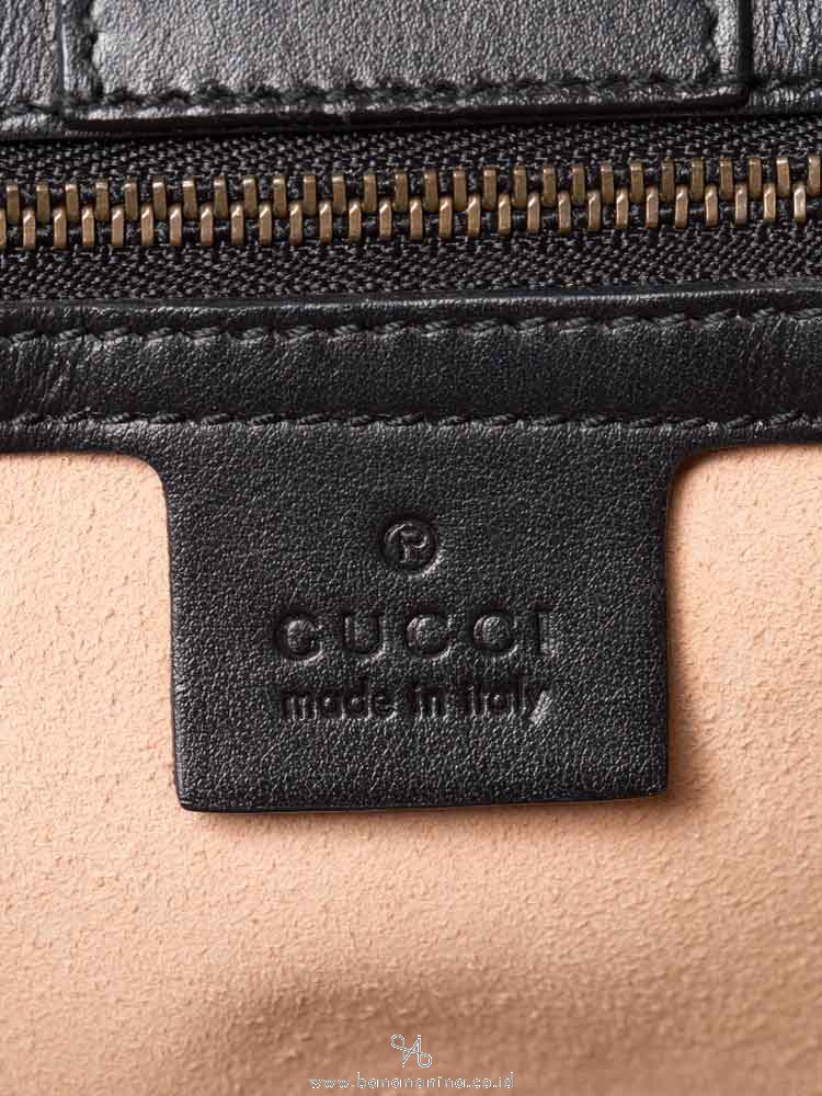 GUCCI GG Marmont Matelasse Small Top Handle Bag Black