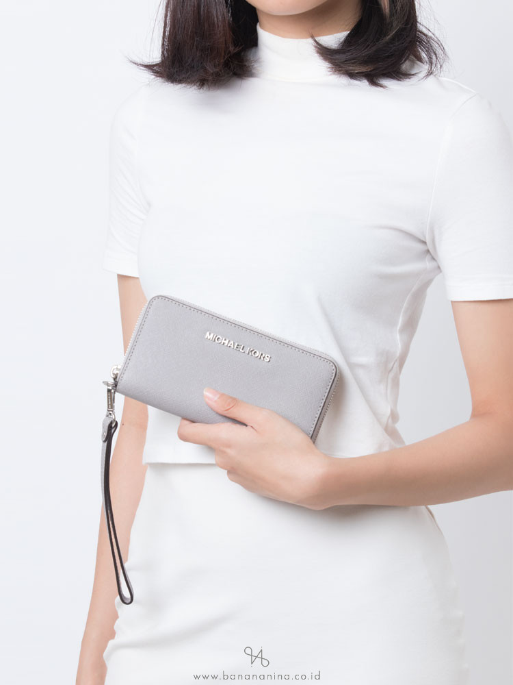 MICHAEL KORS Jet Set Multifunction Large Wristlet Pearl Grey