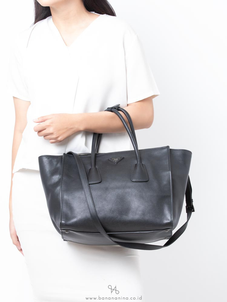 PRADA BN2762 City Calf Twin Pocket Satchel Nero