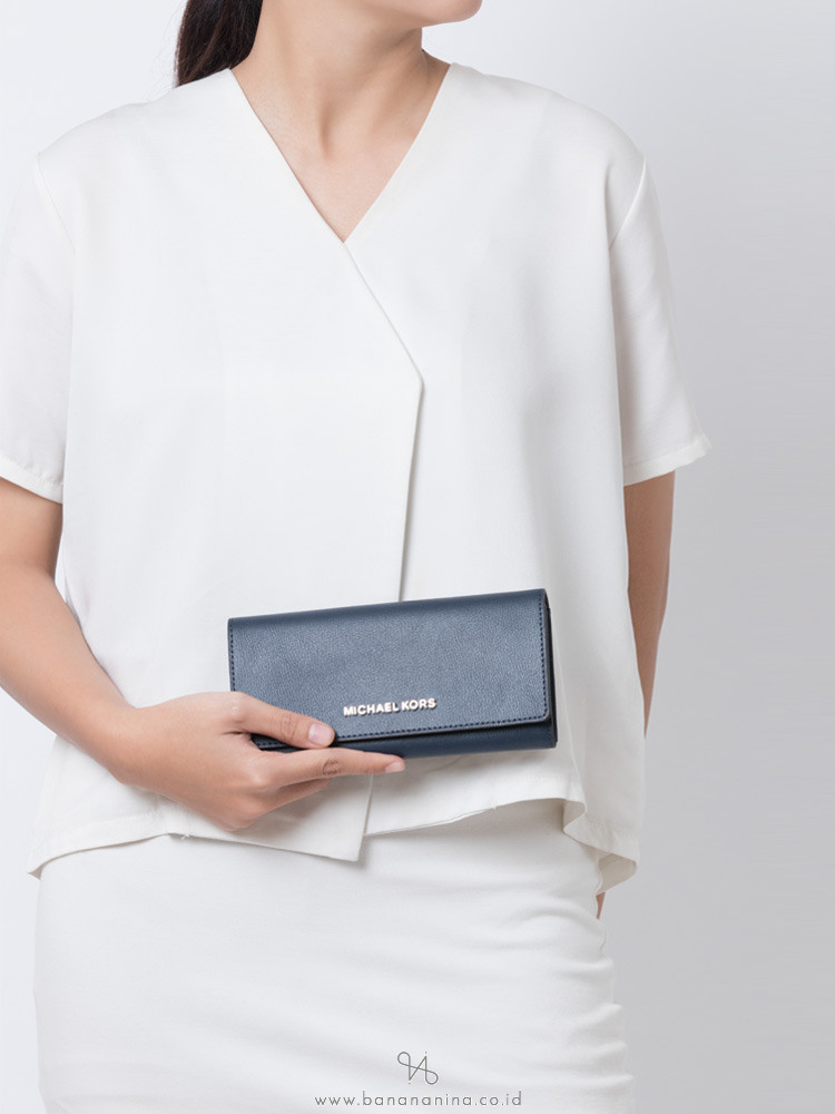 MICHAEL KORS Jet Set Travel Leather Carryall Wallet Navy