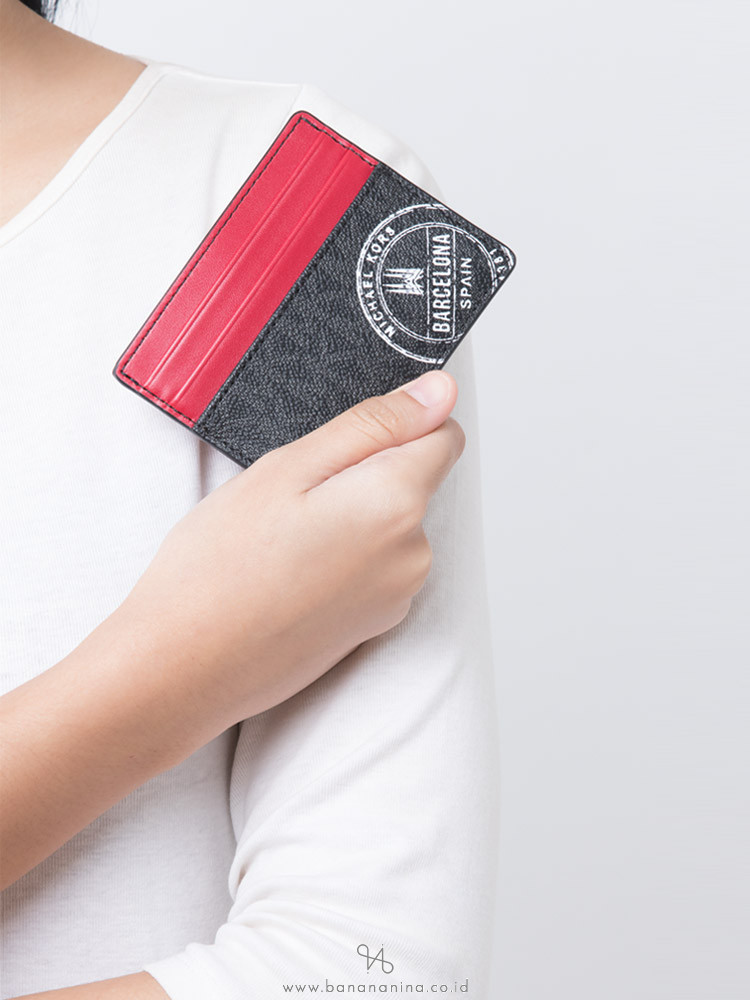MICHAEL KORS Men Cooper Signature Barcelona Tall Card Case Black Scarlet