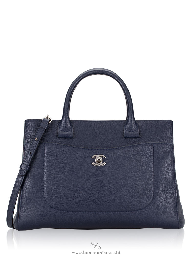 CHANEL Caviar Neo Executive Small Shopper Navy