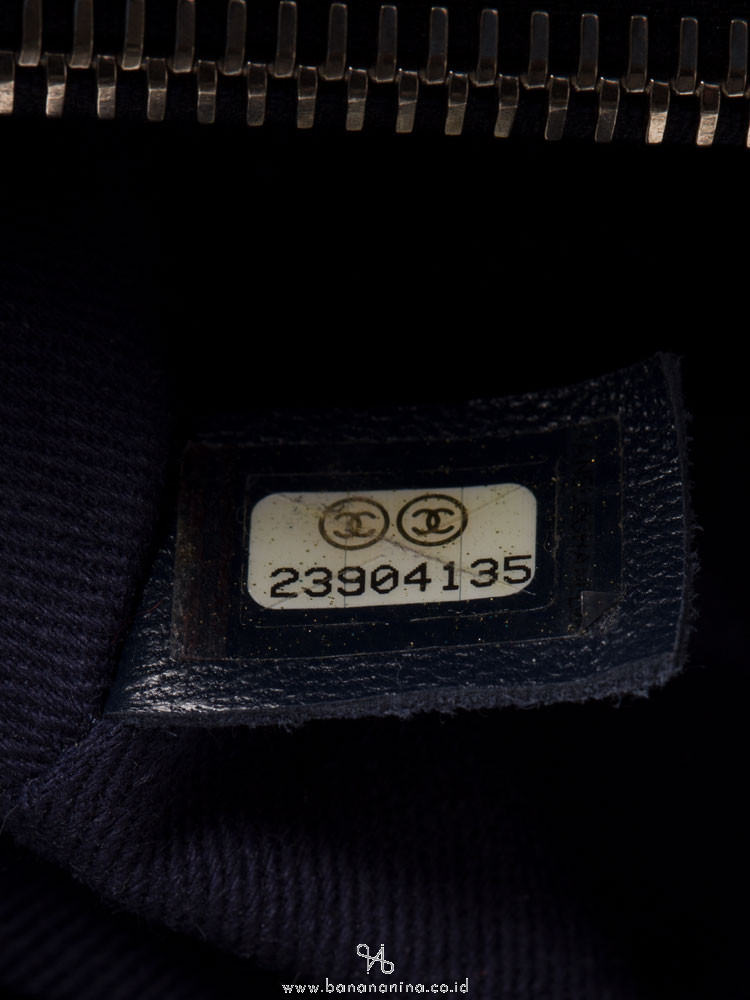 CHANEL Caviar Neo Executive Small Shopper Navy