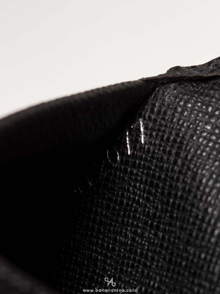 LOUIS VUITTON Taiga Pocket Organizer Noir