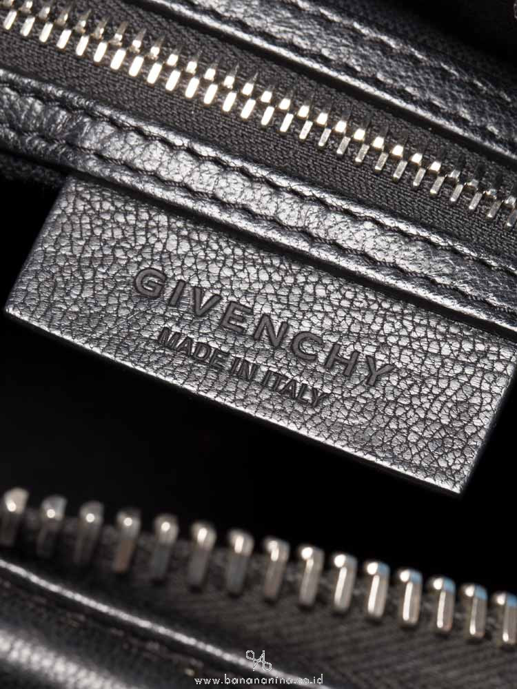 GIVENCHY Sugar Goatskin Mini Antigona Black