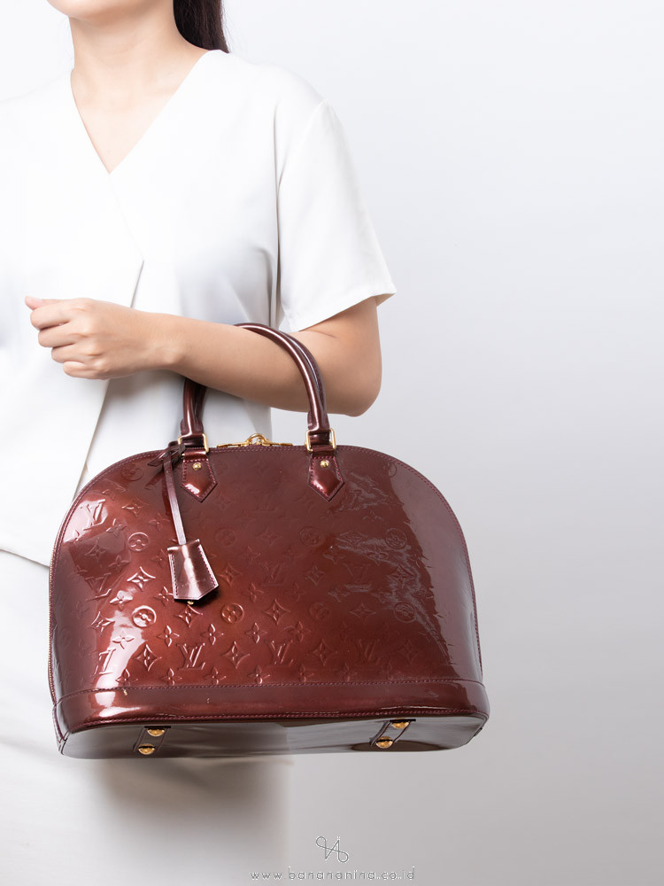 LOUIS VUITTON Monogram Vernis Alma GM Rouge Fauviste