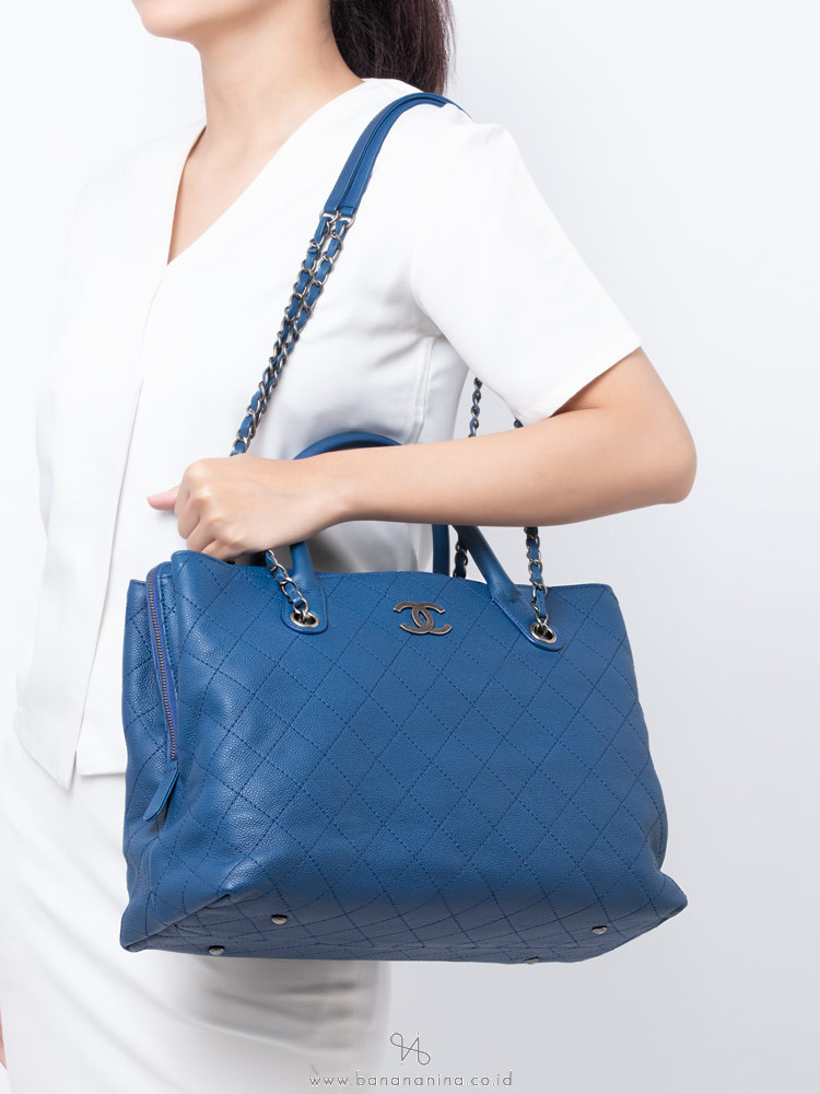 CHANEL Quilted Grained Calfskin Urban Shopping Tote Blue