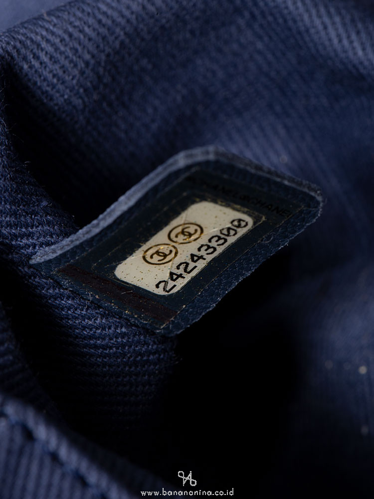 CHANEL Quilted Grained Calfskin Urban Shopping Tote Blue