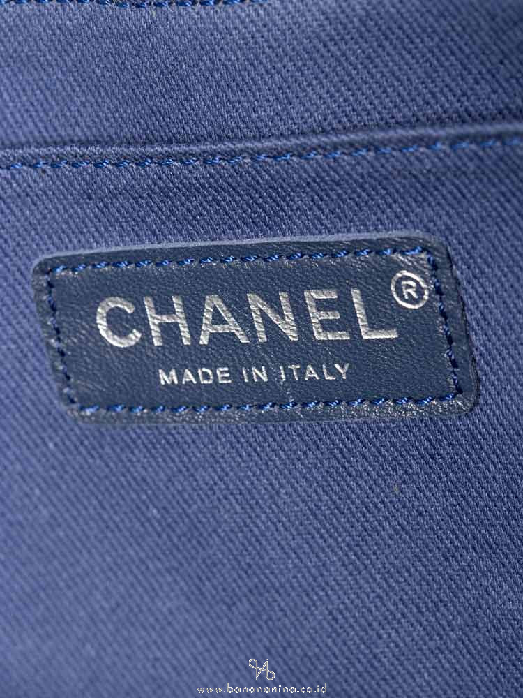 CHANEL Quilted Grained Calfskin Urban Shopping Tote Blue