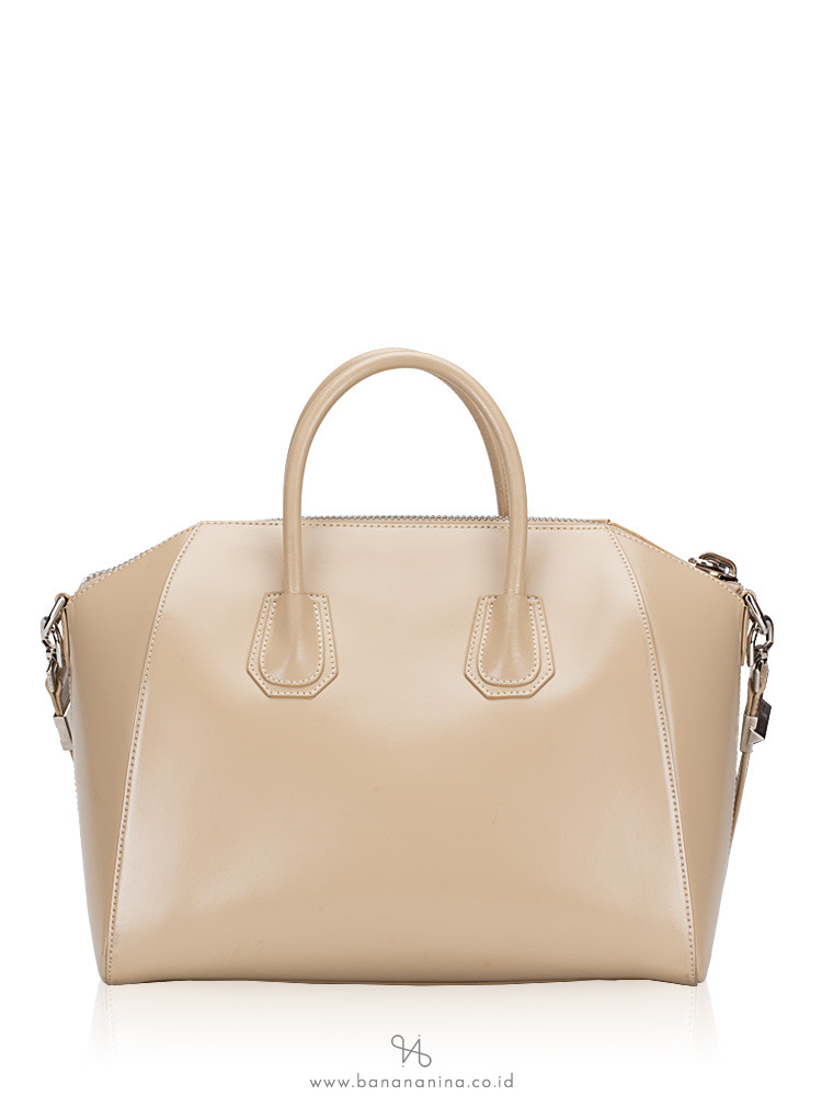 GIVENCHY Shiny Lord Medium Antigona Light Beige