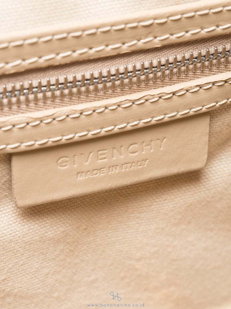 GIVENCHY Shiny Lord Medium Antigona Light Beige