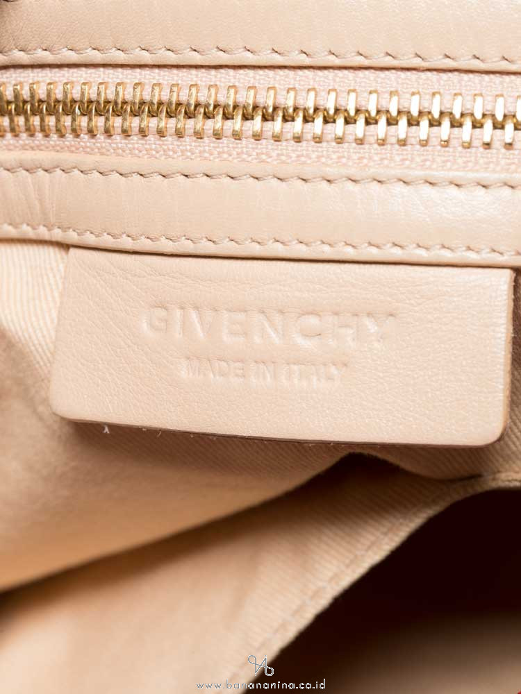 GIVENCHY Medium Pandora Red