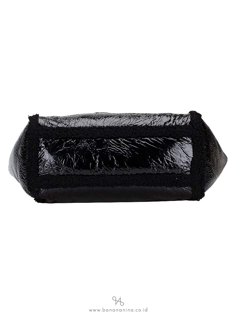 GUCCI Patent and Shearling Medium Soho Shoulder Bag Black