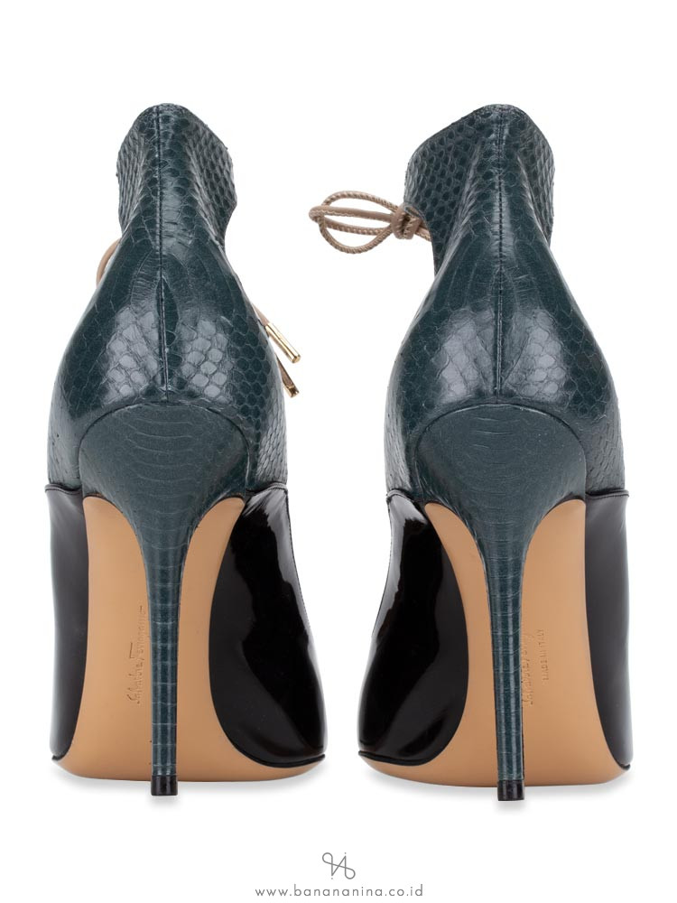 SALVATORE FERRAGAMO Rema Ankle Strap Heels Nero Petrolio Sz 9