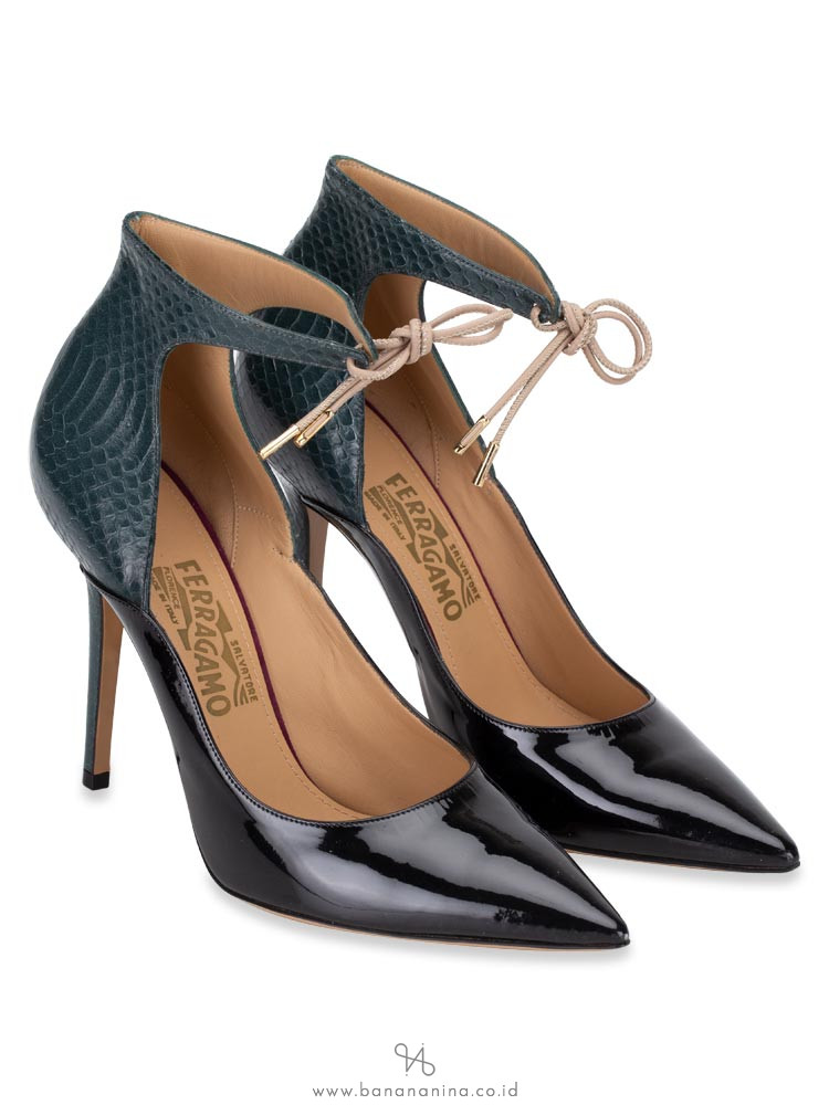 SALVATORE FERRAGAMO Rema Ankle Strap Heels Nero Petrolio Sz 9