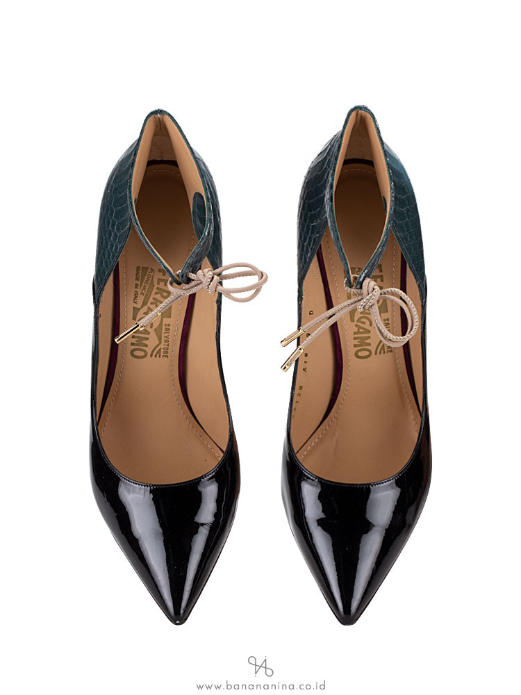 SALVATORE FERRAGAMO Rema Ankle Strap Heels Nero Petrolio Sz 9