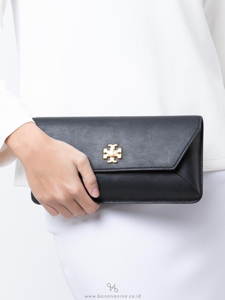 Kira envelope clutch clearance