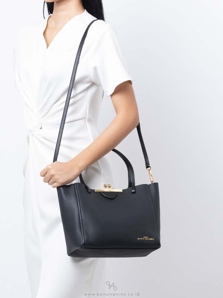 The Kiss Lock Mini Colorblock Tote 2024 favors