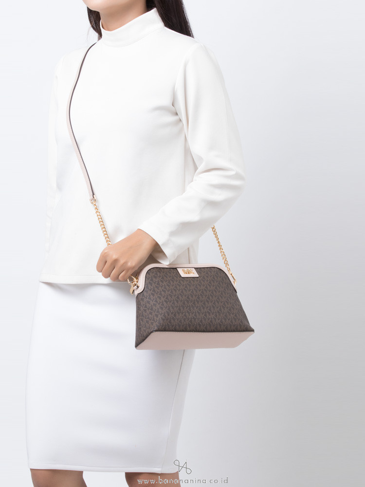 Signature Mott Large Zip Dome Crossbody Bag 2024 www.alhudapk