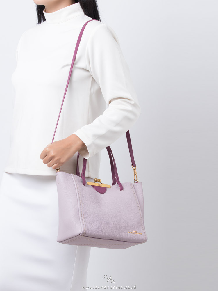 The Kiss Lock Mini Colorblock Tote 2024 favors