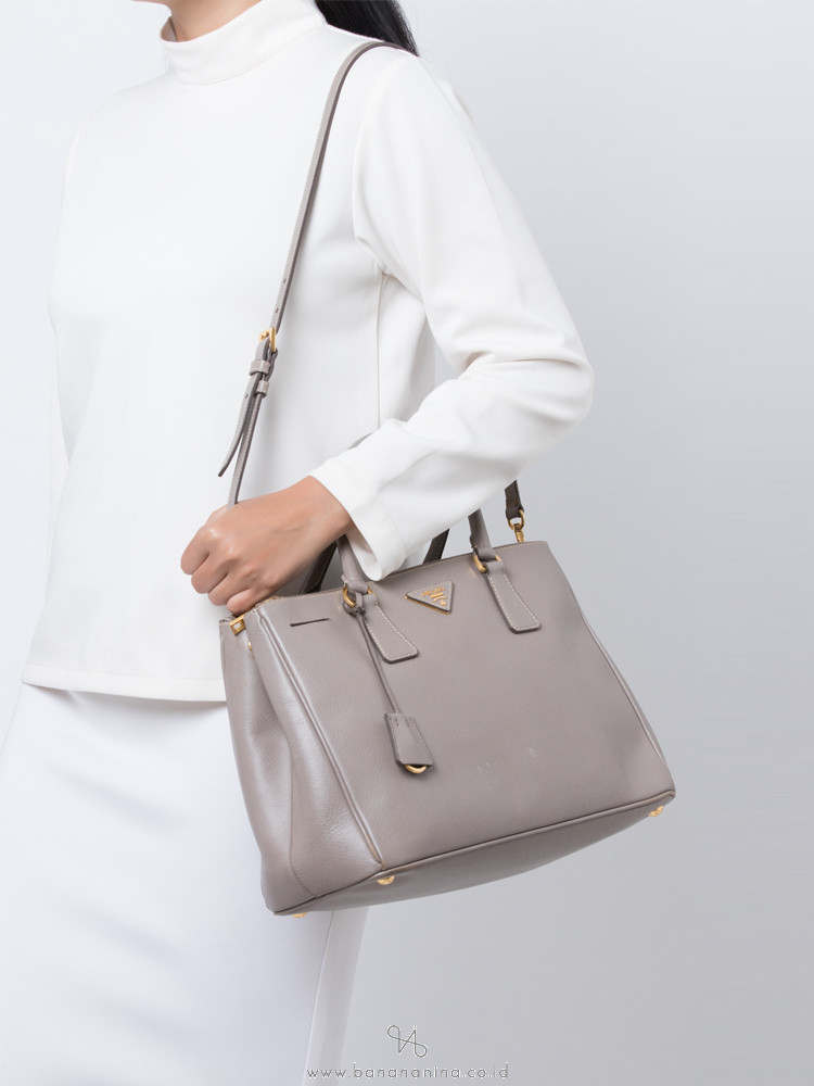 Prada saffiano 35 best sale